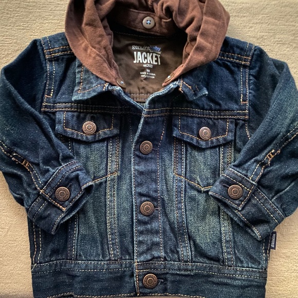 Genuine Baby from OSHKOSH Denim Jean Jacket With Detachable Hood Like New 9Mo - Picture 3 of 11